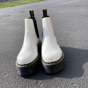 DR. MARTENS 2976 Quad Platform Womens White Chelsea Boots, like new